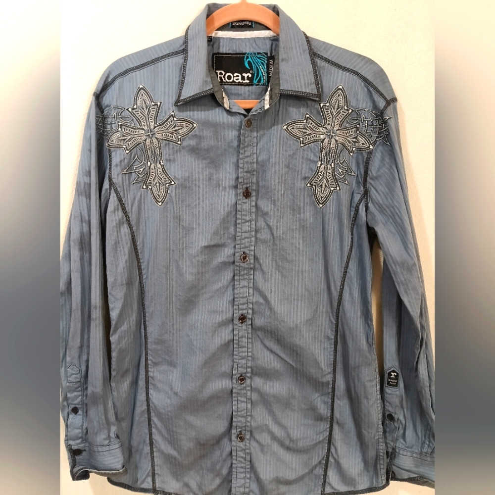 Roar Shirt Mens Button Down Medium Shirt Embroidered Cross Y2K goth Affliction